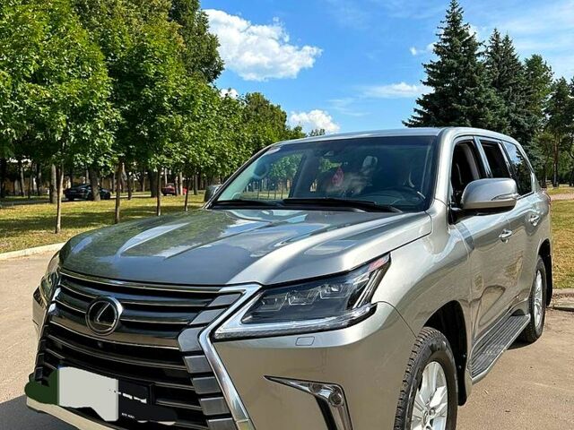 Лексус ЛХ, объемом двигателя 45 л и пробегом 260 тыс. км за 66000 $, фото 1 на Automoto.ua