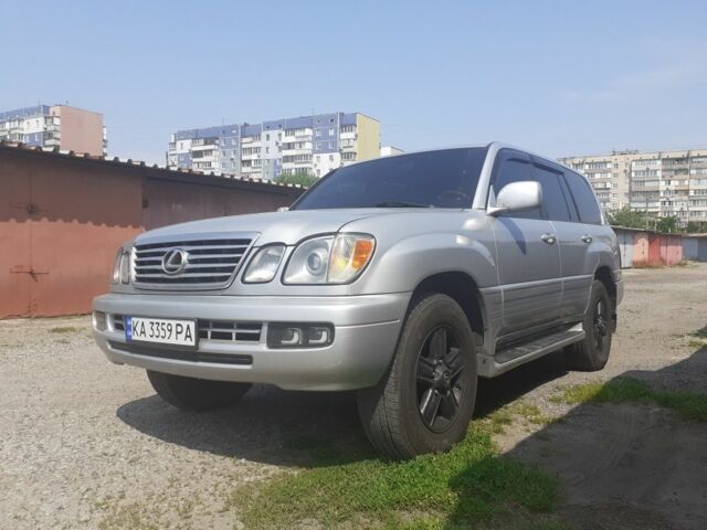 Серый Лексус ЛХ, объемом двигателя 4.7 л и пробегом 302 тыс. км за 12800 $, фото 1 на Automoto.ua