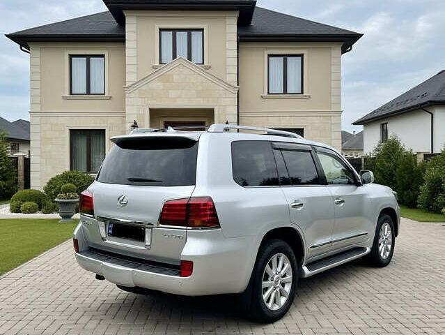 Серый Лексус ЛХ, объемом двигателя 5.66 л и пробегом 329 тыс. км за 25000 $, фото 1 на Automoto.ua