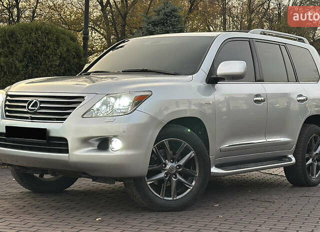 Сірий Лексус ЛХ, об'ємом двигуна 5.66 л та пробігом 262 тис. км за 22999 $, фото 1 на Automoto.ua