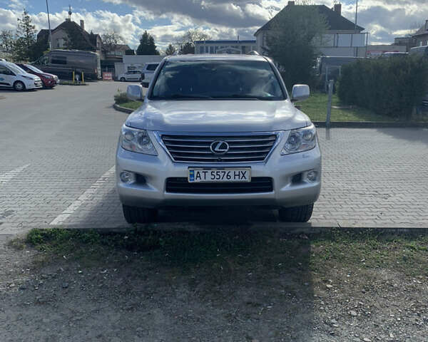 Серый Лексус ЛХ, объемом двигателя 5.66 л и пробегом 310 тыс. км за 24000 $, фото 1 на Automoto.ua