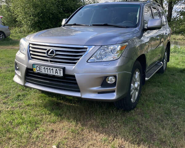 Серый Лексус ЛХ, объемом двигателя 5.66 л и пробегом 245 тыс. км за 29700 $, фото 1 на Automoto.ua