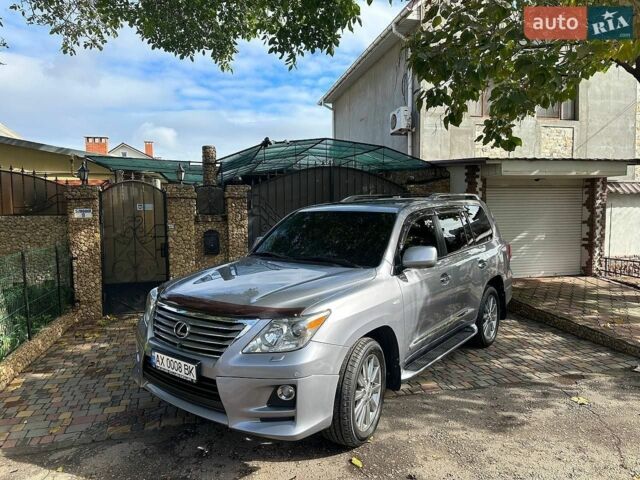 Сірий Лексус ЛХ, об'ємом двигуна 5.66 л та пробігом 226 тис. км за 21700 $, фото 1 на Automoto.ua
