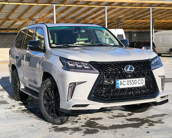 Серый Лексус ЛХ, объемом двигателя 5.7 л и пробегом 330 тыс. км за 45000 $, фото 1 на Automoto.ua