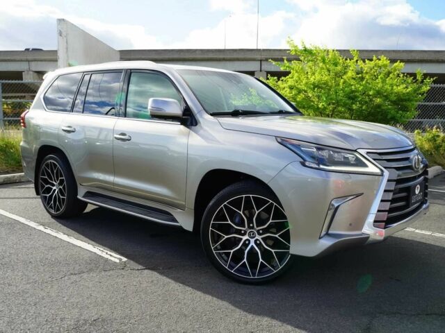 Серый Лексус ЛХ, объемом двигателя 5.7 л и пробегом 76 тыс. км за 21000 $, фото 1 на Automoto.ua