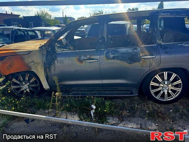 Серый Лексус ЛХ, объемом двигателя 4.5 л и пробегом 189 тыс. км за 9500 $, фото 1 на Automoto.ua