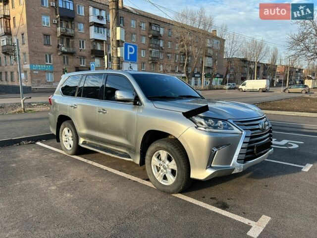 Сірий Лексус ЛХ, об'ємом двигуна 4.46 л та пробігом 270 тис. км за 55000 $, фото 1 на Automoto.ua