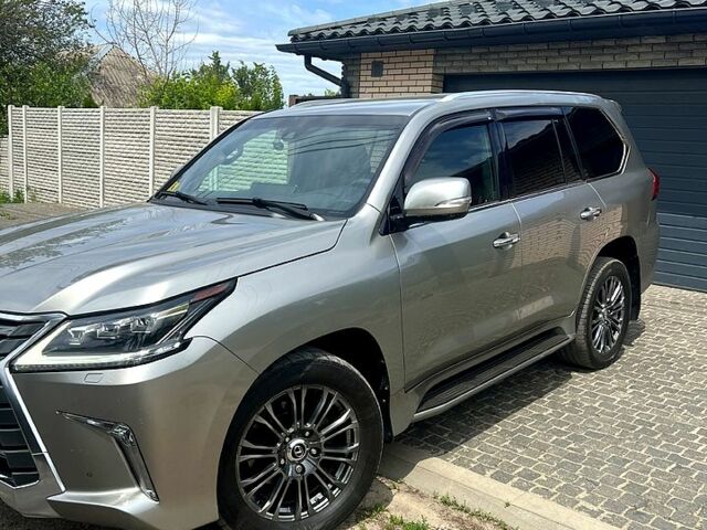 Серый Лексус ЛХ, объемом двигателя 4.5 л и пробегом 130 тыс. км за 61000 $, фото 1 на Automoto.ua