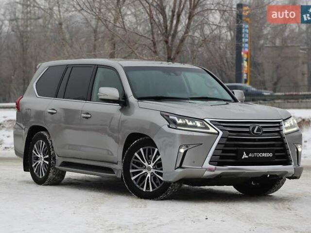 Серый Лексус ЛХ, объемом двигателя 4.46 л и пробегом 290 тыс. км за 72900 $, фото 1 на Automoto.ua