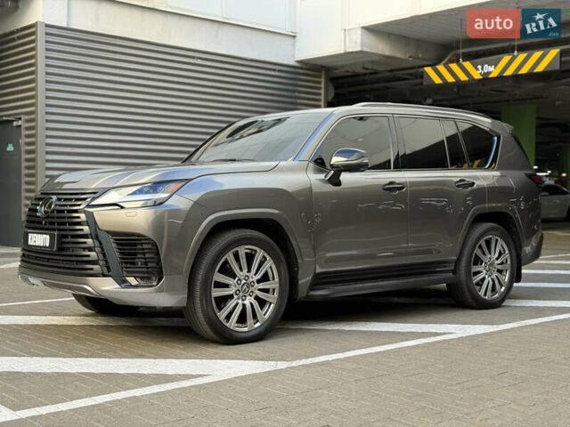 Лексус ЛХ 2022 в Киеве на Automoto.ua Серый Лексус ЛХ, объемом двигателя 3.5 л и пробегом 41 тыс. км за 129000 $, фото 1 на Automoto.ua