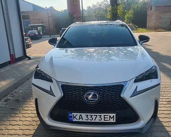 Білий Лексус НХ, об'ємом двигуна 2.49 л та пробігом 193 тис. км за 30000 $, фото 1 на Automoto.ua