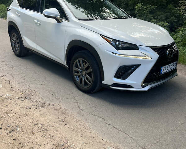 Белый Лексус НХ, объемом двигателя 2 л и пробегом 75 тыс. км за 21700 $, фото 1 на Automoto.ua
