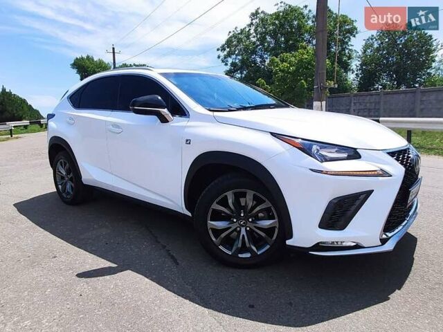 Белый Лексус НХ, объемом двигателя 2 л и пробегом 135 тыс. км за 18999 $, фото 1 на Automoto.ua