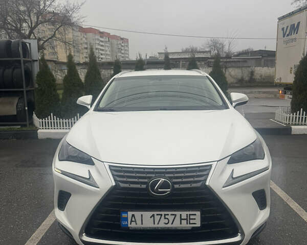 Белый Лексус НХ, объемом двигателя 1.99 л и пробегом 225 тыс. км за 27000 $, фото 1 на Automoto.ua