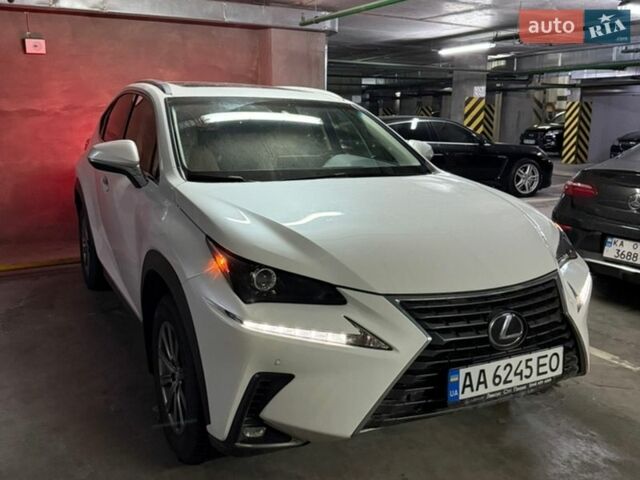 Белый Лексус НХ, объемом двигателя 2 л и пробегом 83 тыс. км за 33500 $, фото 1 на Automoto.ua