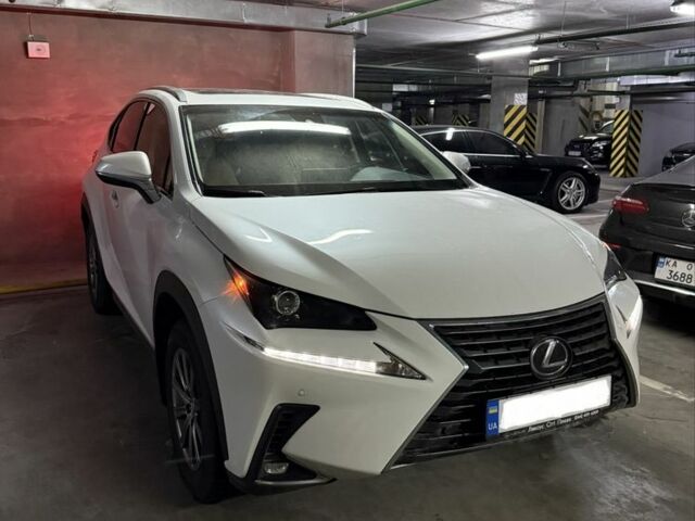 Белый Лексус НХ, объемом двигателя 2 л и пробегом 83 тыс. км за 31000 $, фото 1 на Automoto.ua