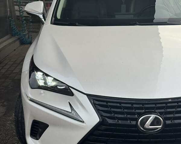 Білий Лексус НХ, об'ємом двигуна 2 л та пробігом 126 тис. км за 22800 $, фото 1 на Automoto.ua