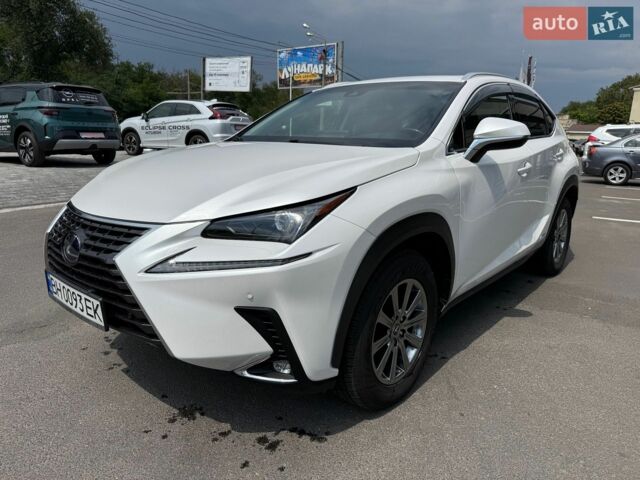 Білий Лексус НХ, об'ємом двигуна 2.49 л та пробігом 90 тис. км за 33999 $, фото 1 на Automoto.ua