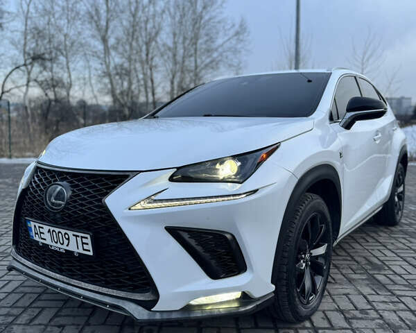 Білий Лексус НХ, об'ємом двигуна 2 л та пробігом 176 тис. км за 26000 $, фото 1 на Automoto.ua