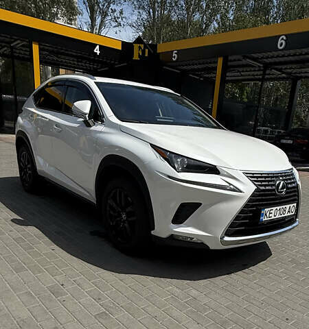 Білий Лексус НХ, об'ємом двигуна 1.99 л та пробігом 79 тис. км за 30000 $, фото 1 на Automoto.ua