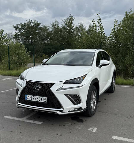 Білий Лексус НХ, об'ємом двигуна 2 л та пробігом 69 тис. км за 29500 $, фото 1 на Automoto.ua