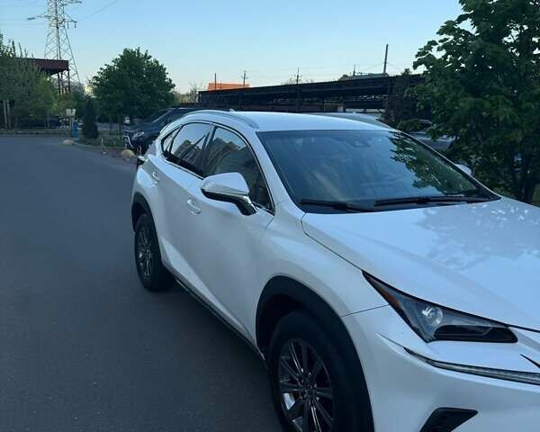 Білий Лексус НХ, об'ємом двигуна 2 л та пробігом 49 тис. км за 28000 $, фото 1 на Automoto.ua