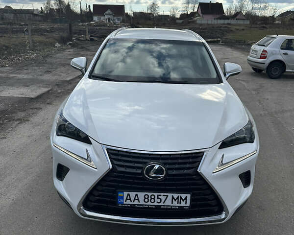 Белый Лексус НХ, объемом двигателя 1.99 л и пробегом 40 тыс. км за 35000 $, фото 1 на Automoto.ua