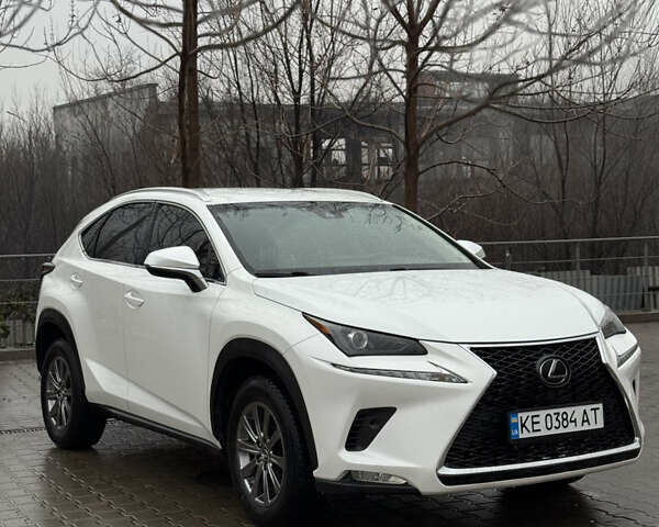 Белый Лексус НХ, объемом двигателя 2 л и пробегом 105 тыс. км за 25000 $, фото 1 на Automoto.ua