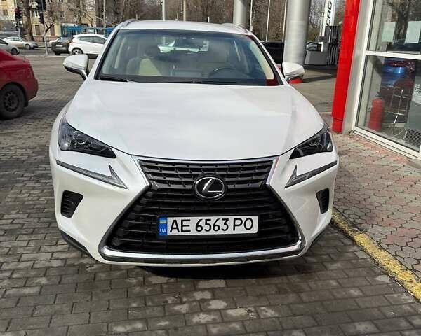 Білий Лексус НХ, об'ємом двигуна 1.99 л та пробігом 58 тис. км за 32000 $, фото 1 на Automoto.ua