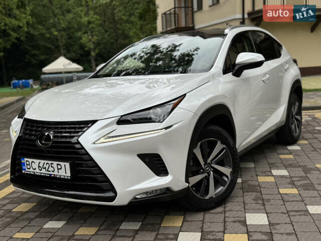 Білий Лексус НХ, об'ємом двигуна 2 л та пробігом 33 тис. км за 28950 $, фото 1 на Automoto.ua