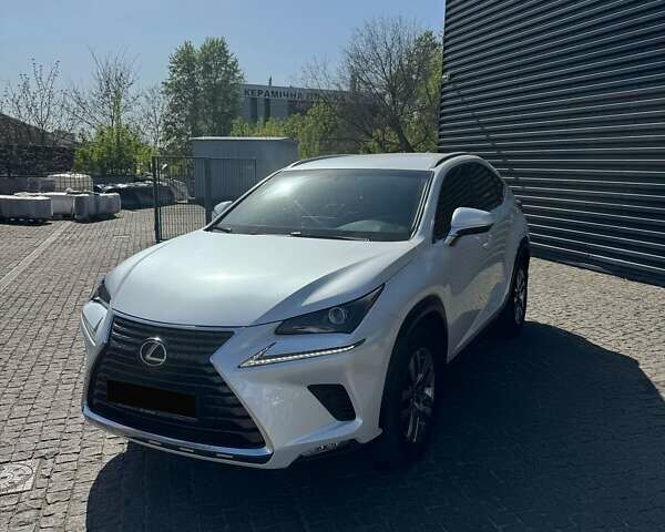 Білий Лексус НХ, об'ємом двигуна 1.99 л та пробігом 72 тис. км за 34000 $, фото 1 на Automoto.ua