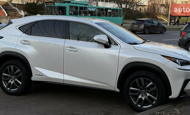 Белый Лексус НХ, объемом двигателя 2.49 л и пробегом 149 тыс. км за 29900 $, фото 1 на Automoto.ua