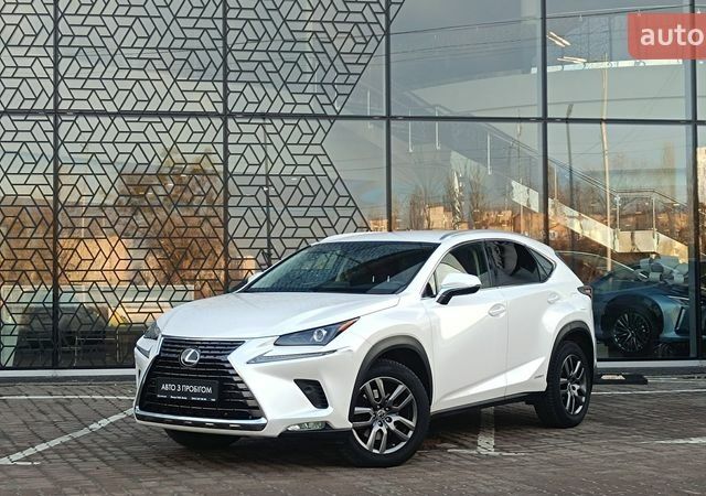 Белый Лексус НХ, объемом двигателя 2.49 л и пробегом 61 тыс. км за 28662 $, фото 1 на Automoto.ua