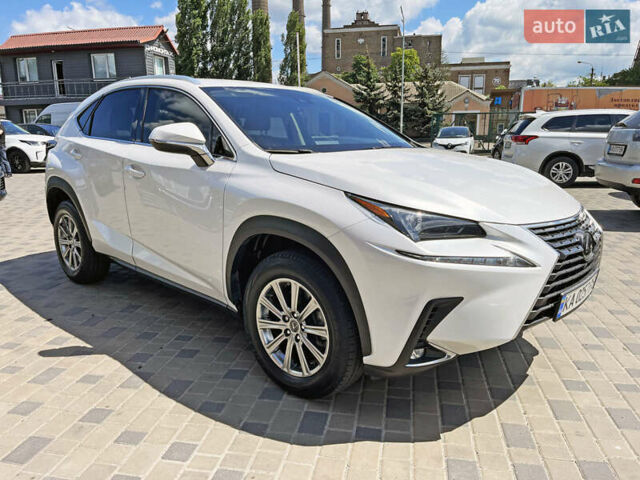 Білий Лексус НХ, об'ємом двигуна 2 л та пробігом 73 тис. км за 27900 $, фото 1 на Automoto.ua