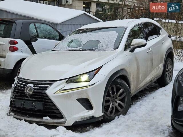 Белый Лексус НХ, объемом двигателя 2 л и пробегом 29 тыс. км за 16500 $, фото 1 на Automoto.ua