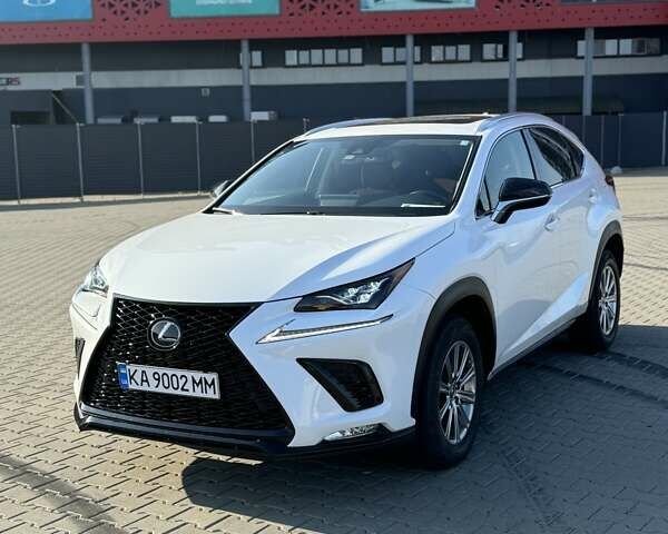 Белый Лексус НХ, объемом двигателя 2 л и пробегом 70 тыс. км за 32900 $, фото 1 на Automoto.ua