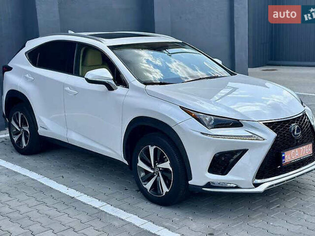 Білий Лексус НХ, об'ємом двигуна 2.49 л та пробігом 45 тис. км за 29799 $, фото 1 на Automoto.ua