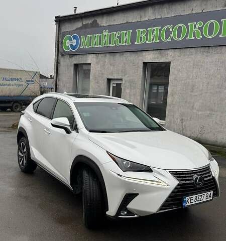 Белый Лексус НХ, объемом двигателя 2 л и пробегом 117 тыс. км за 33500 $, фото 1 на Automoto.ua