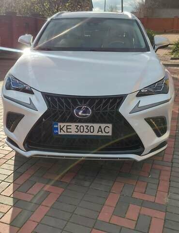 Белый Лексус НХ, объемом двигателя 2.49 л и пробегом 38 тыс. км за 39900 $, фото 1 на Automoto.ua