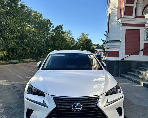 Білий Лексус НХ, об'ємом двигуна 2.49 л та пробігом 49 тис. км за 40500 $, фото 1 на Automoto.ua