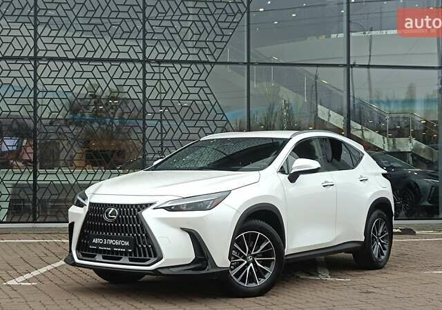 Білий Лексус НХ, об'ємом двигуна 2 л та пробігом 42 тис. км за 40765 $, фото 1 на Automoto.ua