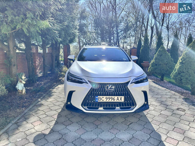 Білий Лексус НХ, об'ємом двигуна 2.49 л та пробігом 25 тис. км за 68000 $, фото 1 на Automoto.ua