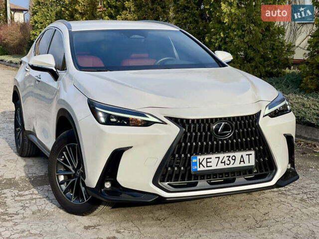 Белый Лексус НХ, объемом двигателя 2.49 л и пробегом 14 тыс. км за 39500 $, фото 1 на Automoto.ua