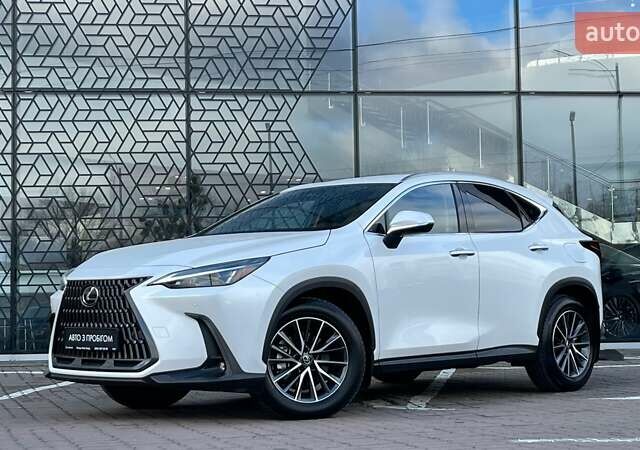 Белый Лексус НХ, объемом двигателя 2.49 л и пробегом 17 тыс. км за 58319 $, фото 1 на Automoto.ua