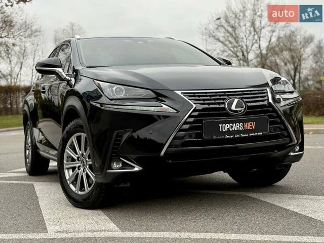 Черный Лексус НХ, объемом двигателя 2 л и пробегом 68 тыс. км за 28700 $, фото 1 на Automoto.ua