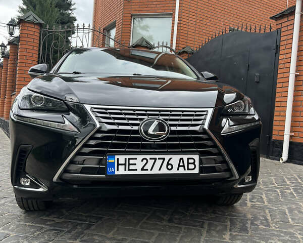 Черный Лексус НХ, объемом двигателя 2 л и пробегом 124 тыс. км за 33000 $, фото 1 на Automoto.ua