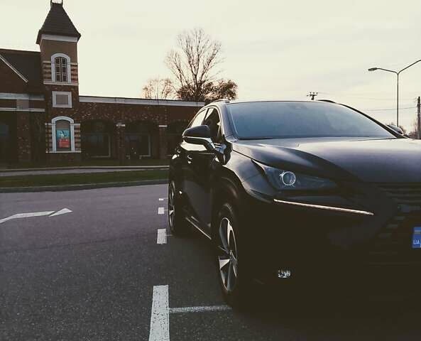 Чорний Лексус НХ, об'ємом двигуна 2 л та пробігом 88 тис. км за 29900 $, фото 1 на Automoto.ua