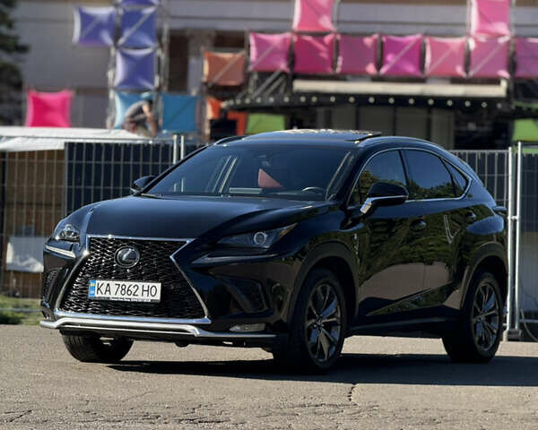 Черный Лексус НХ, объемом двигателя 2 л и пробегом 41 тыс. км за 29000 $, фото 1 на Automoto.ua