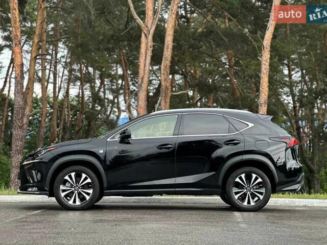Чорний Лексус НХ, об'ємом двигуна 2 л та пробігом 46 тис. км за 32500 $, фото 1 на Automoto.ua