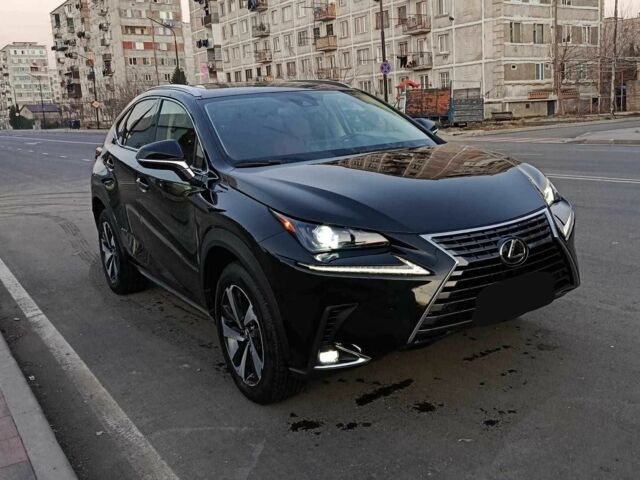 Черный Лексус НХ, объемом двигателя 2 л и пробегом 33 тыс. км за 20950 $, фото 1 на Automoto.ua